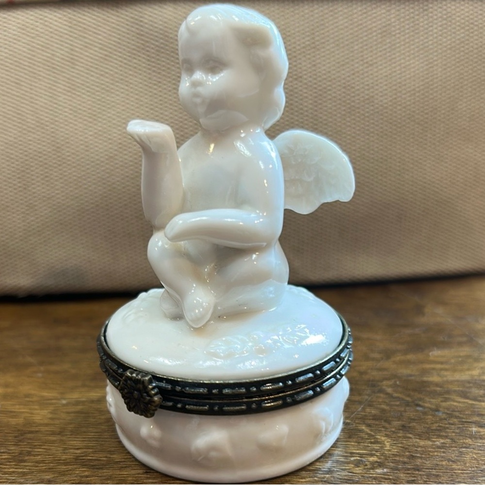 Trinket Box white Cherub